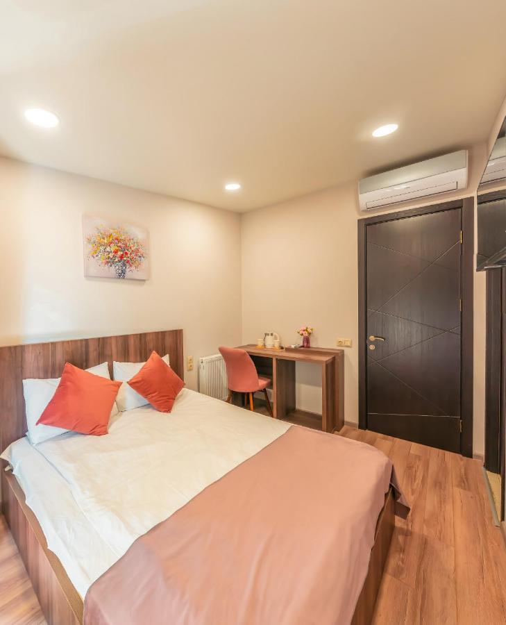 Hotel Classic Suites Тбилиси Екстериор снимка